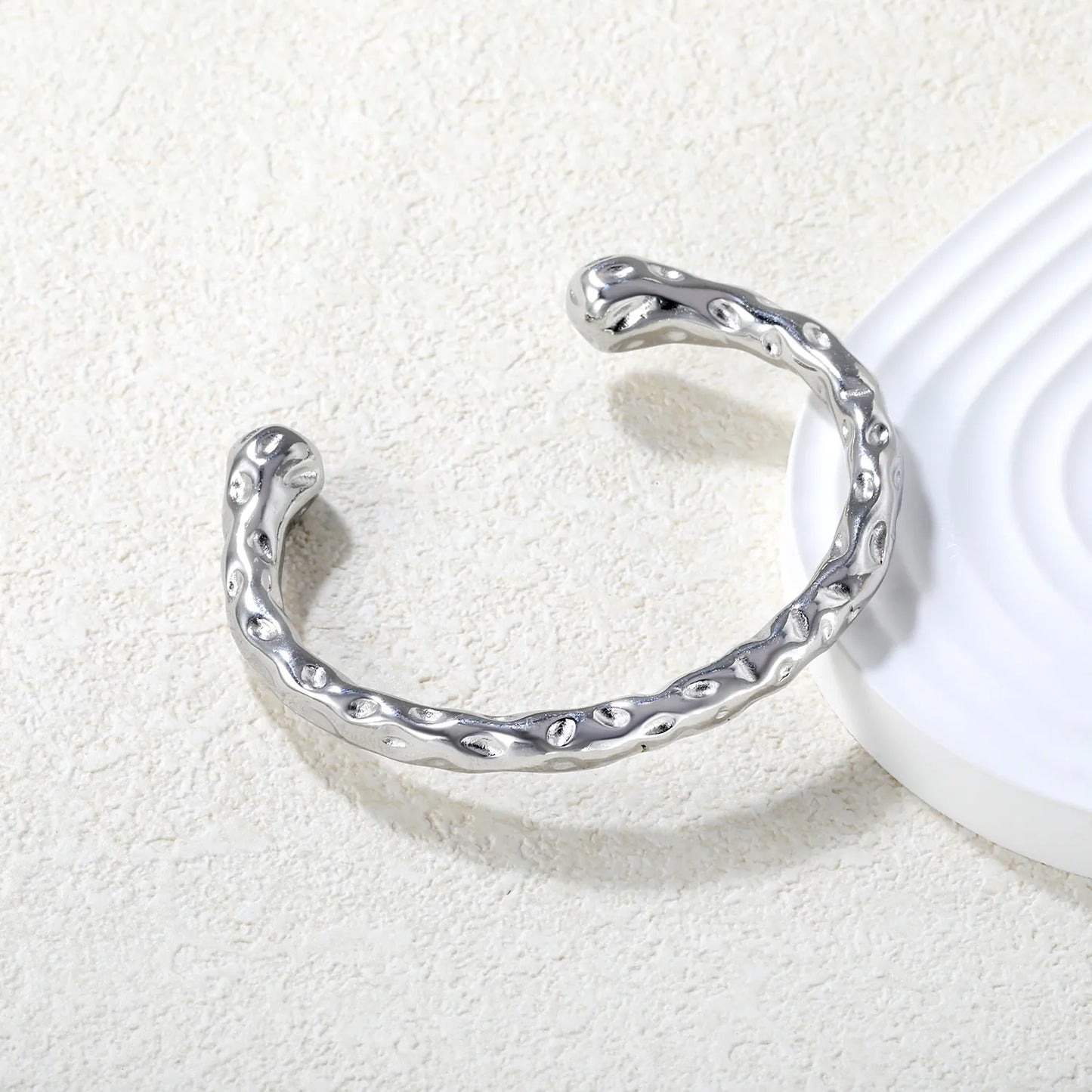 ✨ Wholesale 6mm Hammered Teardrop Bangle | Gold/Steel | 60mm