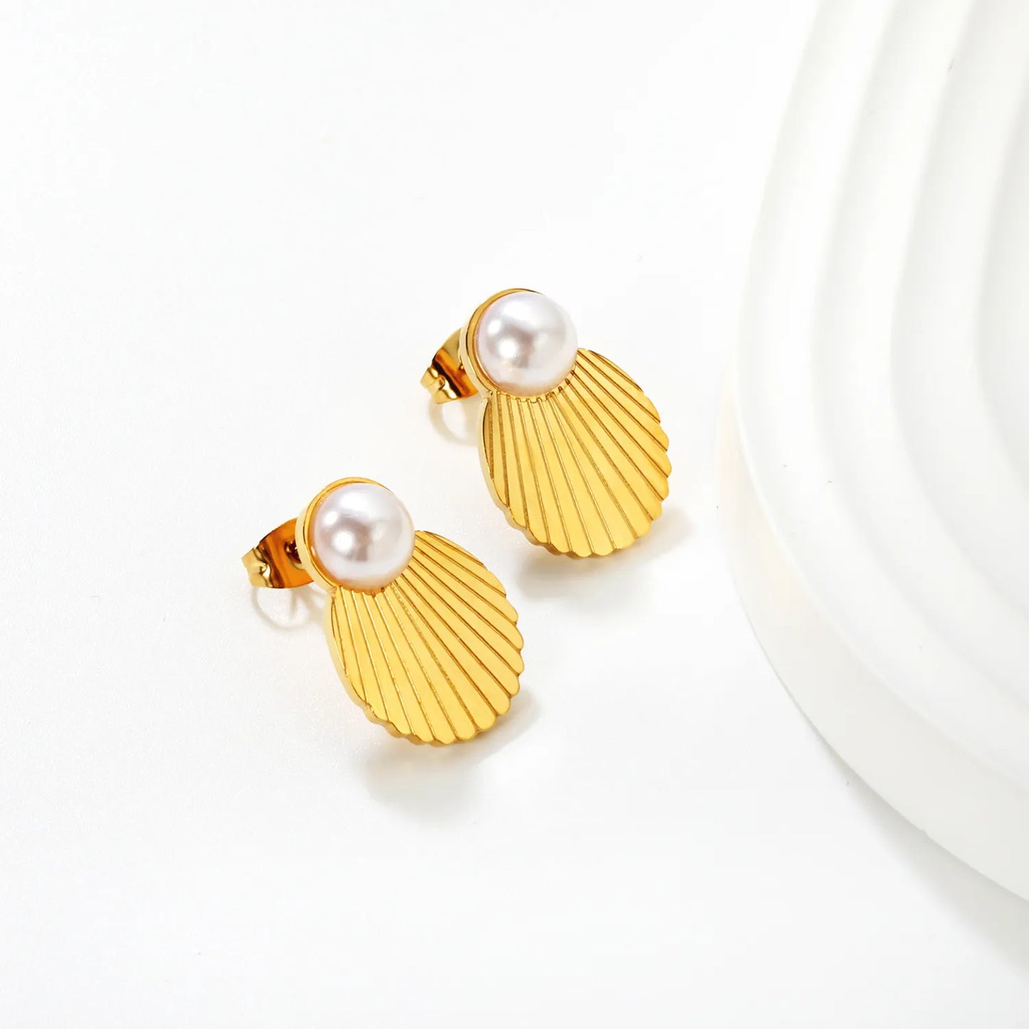 ✨ Wholesale Gold Shell Earrings with Pearl | 13x19mm Seashell Design, 10mm Simulated Pearl, Nautical Stud Earrings Bulk