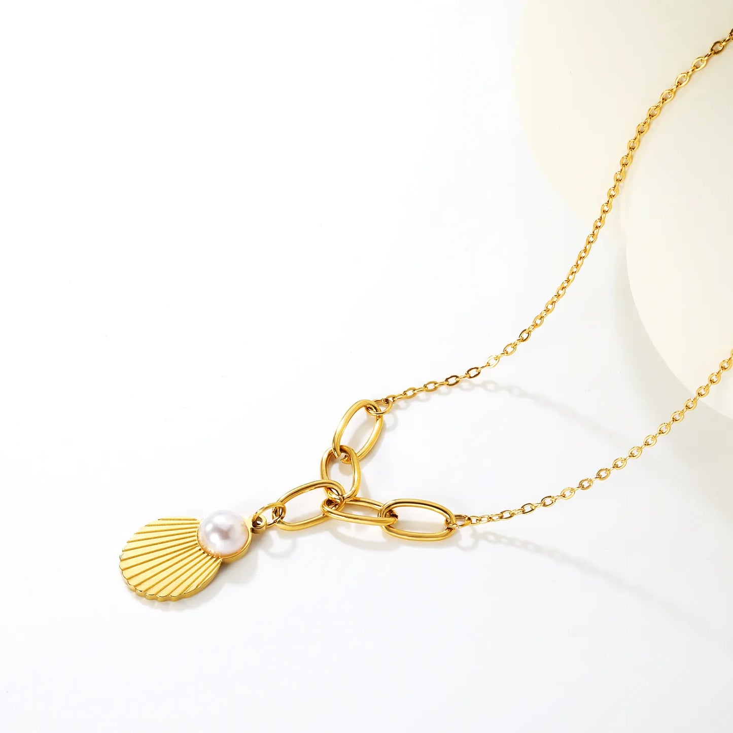 ✨ Wholesale PVD 18k gold 13x19mm Shell & 10mm Pearl Pendant Necklace | Gold Stainless Steel 40+5cm Chain