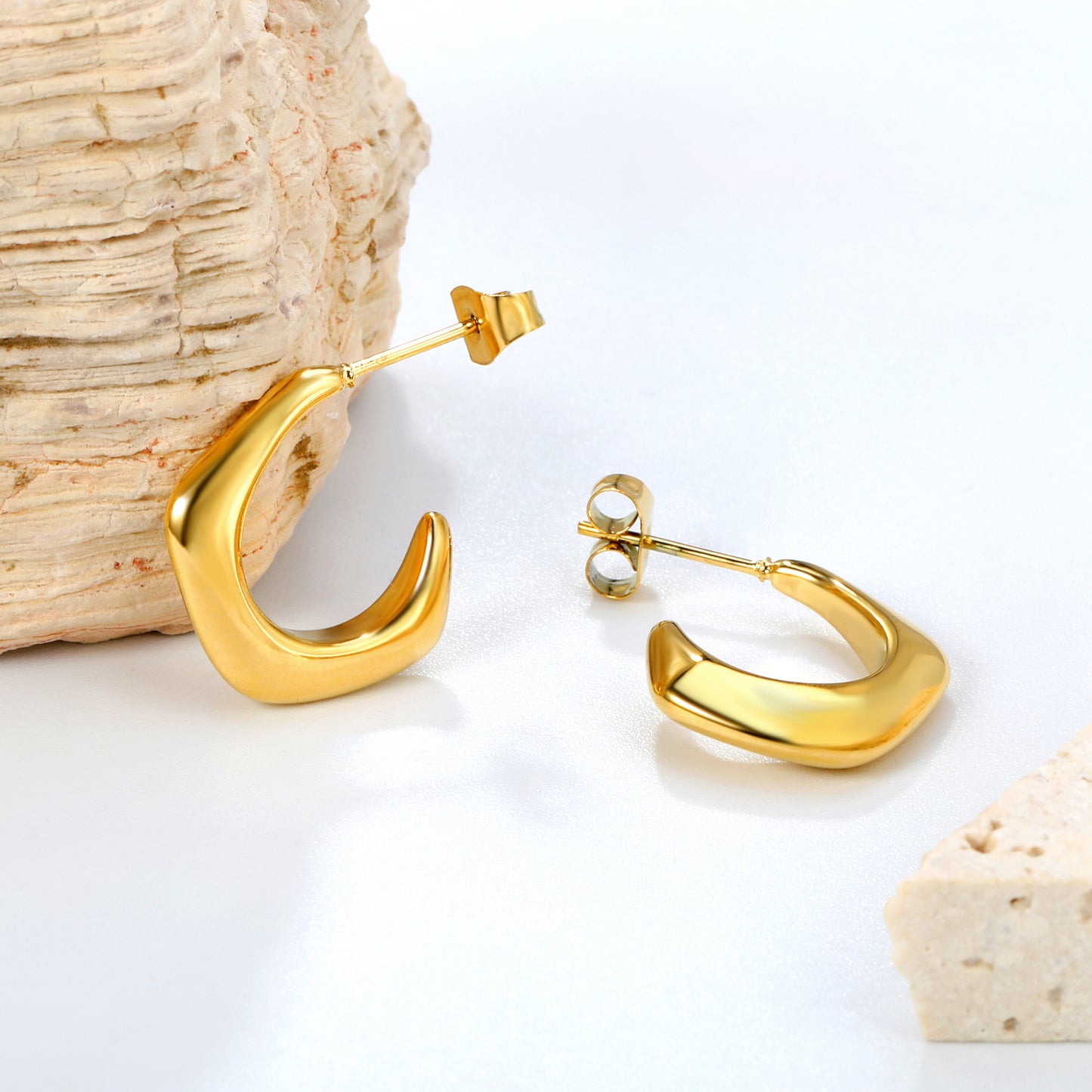 Stainless Steel 4.6*15.4mm PVD 18k gold Hoop Earring Geometric CC Shaped Waterproof for Women