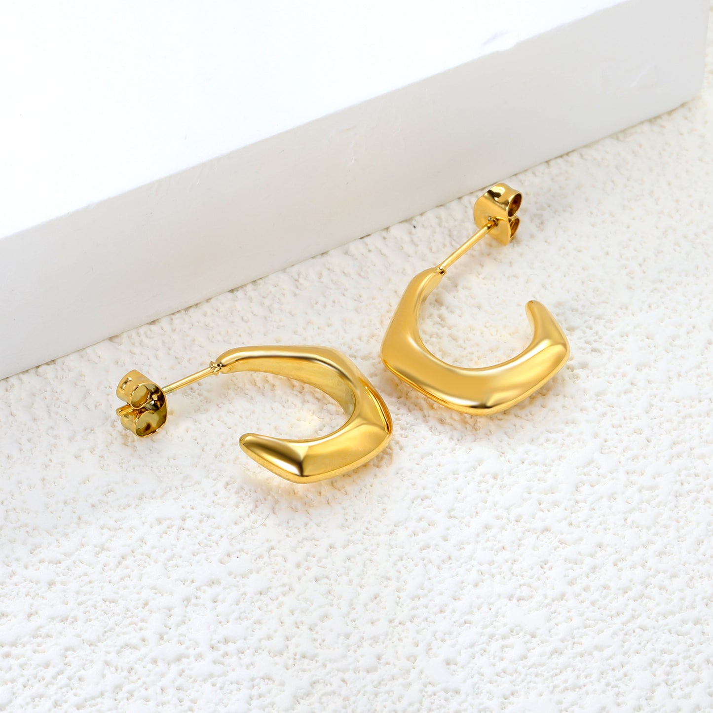 Stainless Steel 4.6*15.4mm PVD 18k gold Hoop Earring Geometric CC Shaped Waterproof for Women