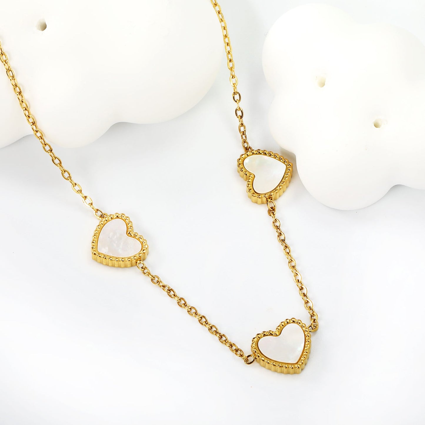 10.7*10mm beaded edge heart-shaped sticky white shell necklace 40+5cm+6mm round plate Gold color