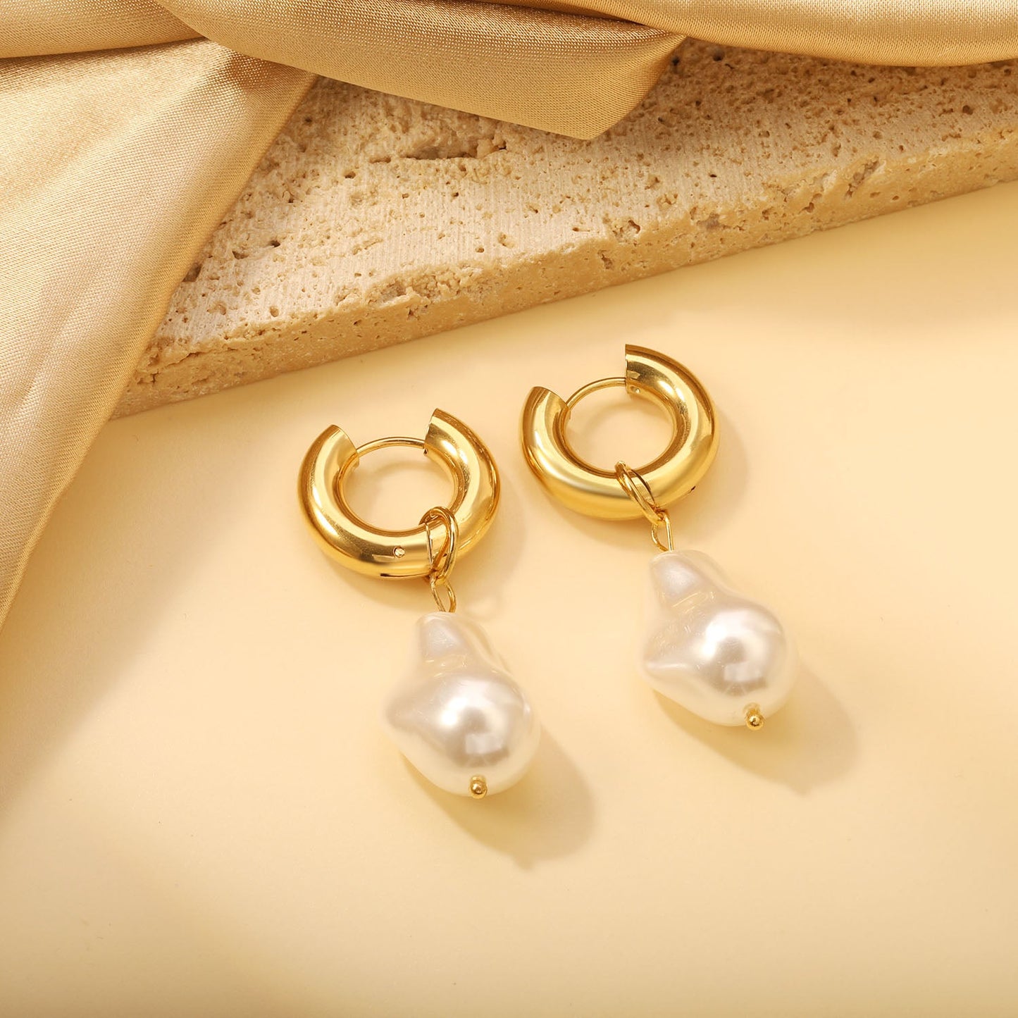 5*20.4mm Round with Shaped White Pearl Stud Earrings 14.9*21.8mm