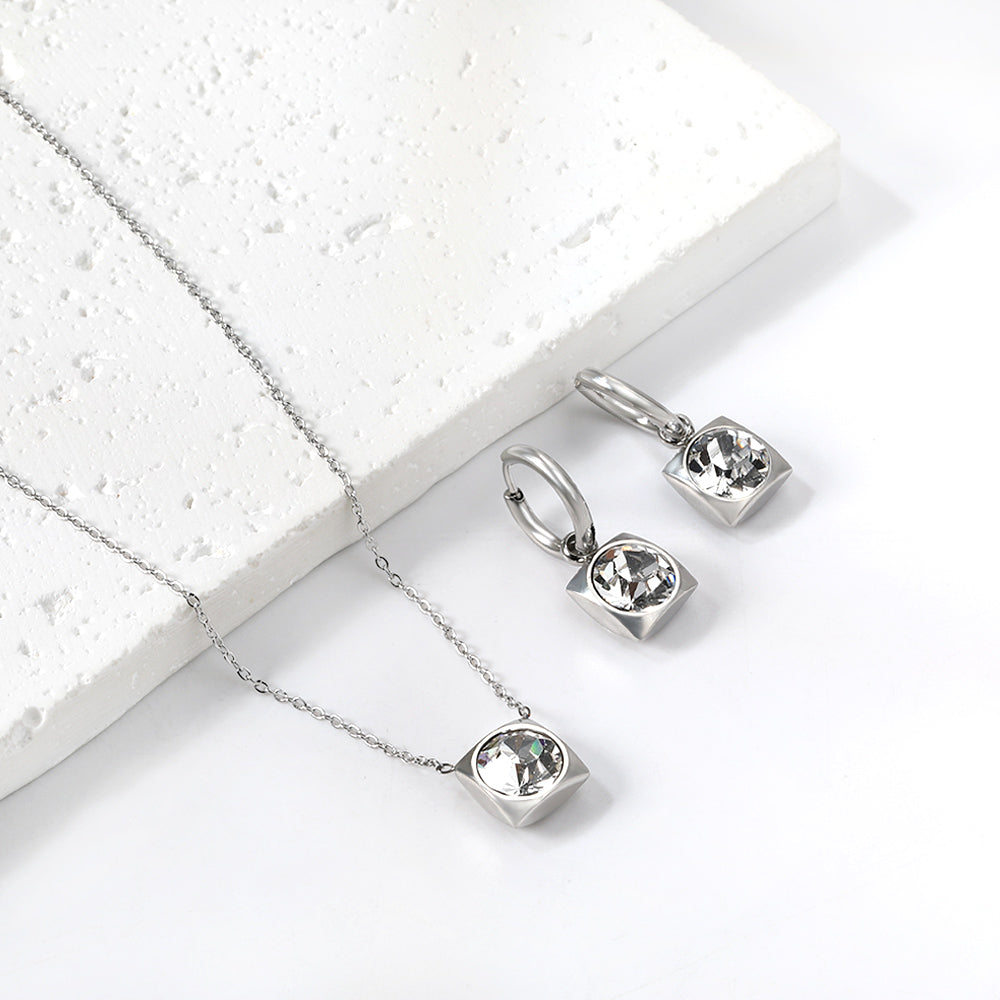 Square with White Pearls & White Diamonds & Red Diamonds & Blue Diamonds & Kong Blue Diamonds Jewelry Set Steel / Gold