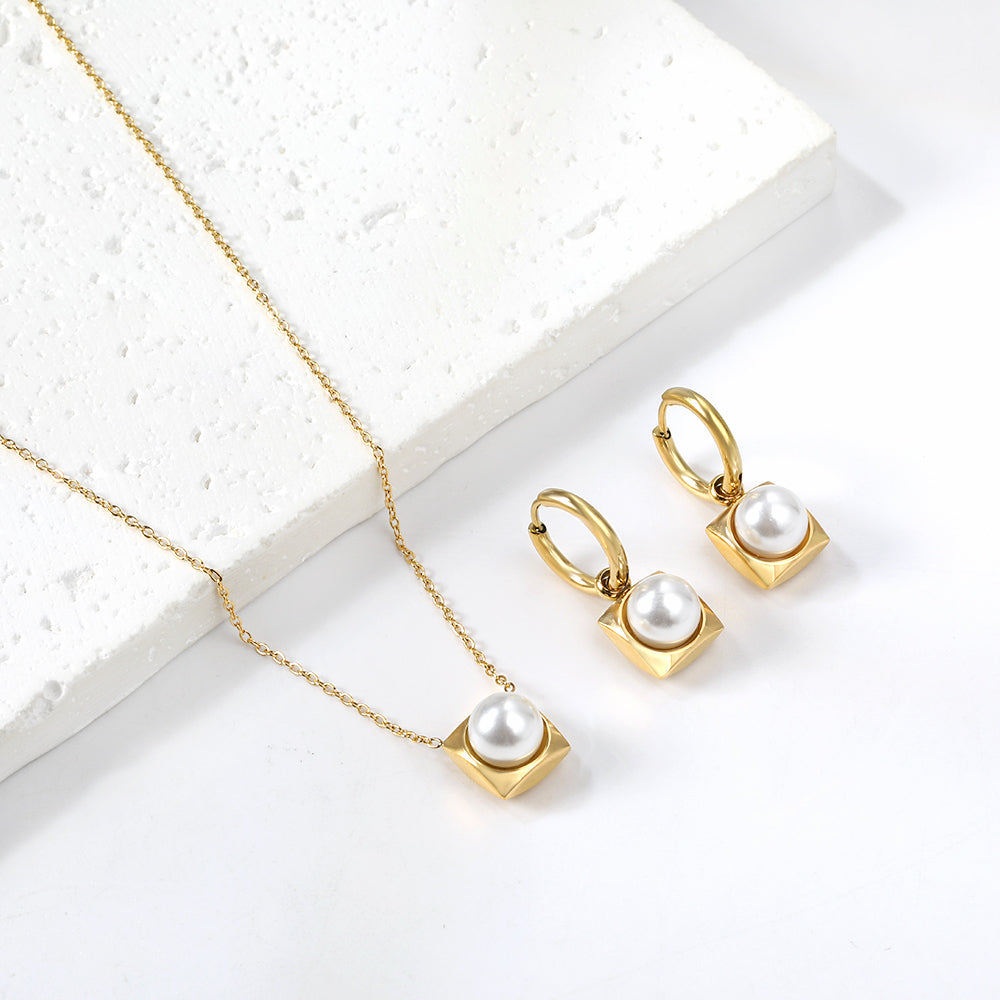 Square with White Pearls & White Diamonds & Red Diamonds & Blue Diamonds & Kong Blue Diamonds Jewelry Set Steel / Gold