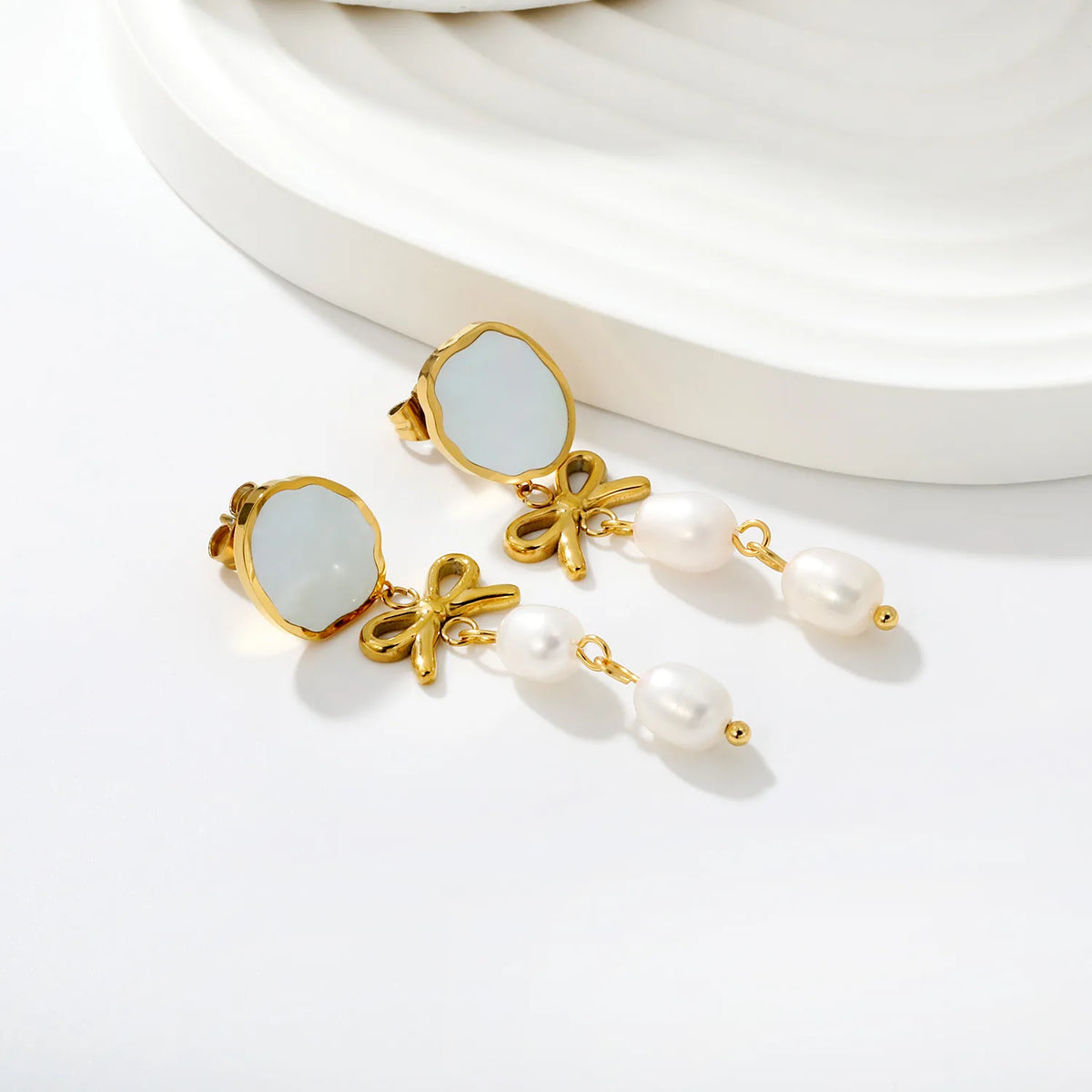 Vintage Sweet Bow Rice Pearl Dangle Earrings Natural Shell Inlay Long Statement Earrings | 18K Gold Plated Jewelry