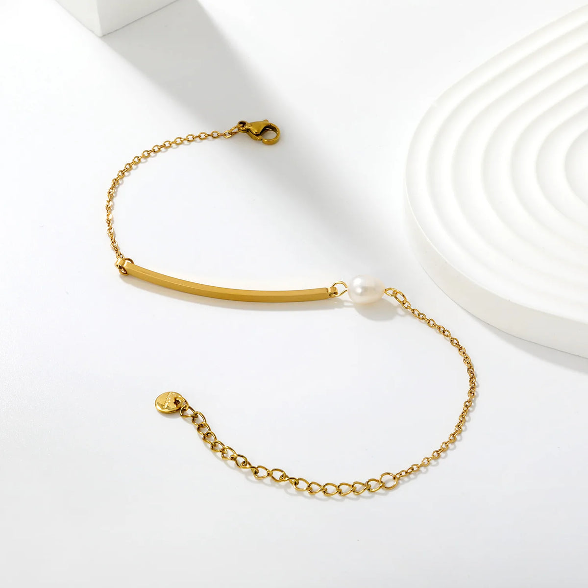 Minimalist Curved Bar Pearl Anklet 20+5cm Adjustable Chain 18K Gold Plated Jewelry | Wholesale MOQ 12
