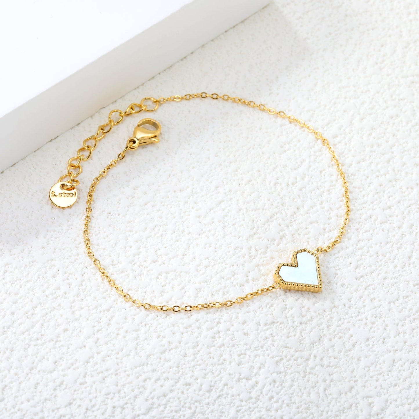11.2*10.3mm heart shape with white shell/black acrylic/red acrylic fittings 0.35 cross chain*18+3cm+6mm round plaque Bracelet gold color