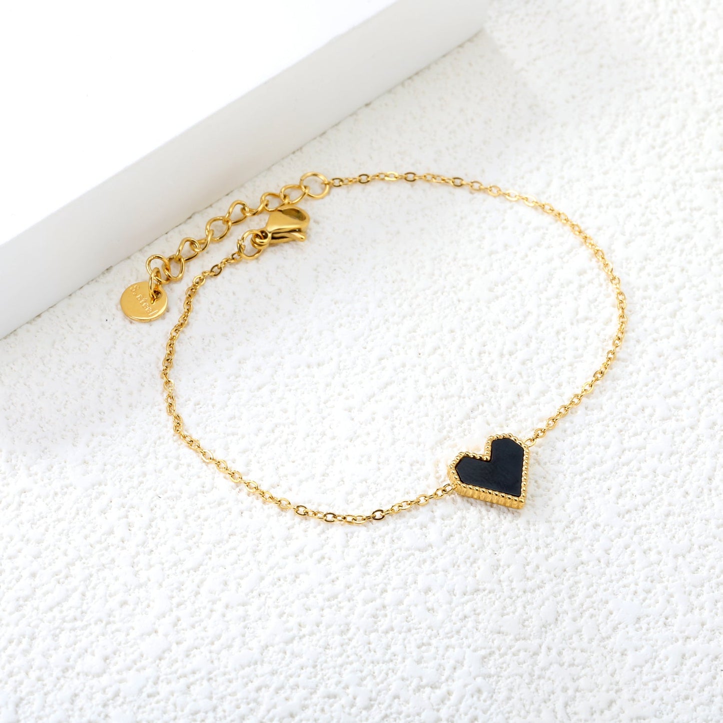 11.2*10.3mm heart shape with white shell/black acrylic/red acrylic fittings 0.35 cross chain*18+3cm+6mm round plaque Bracelet gold color