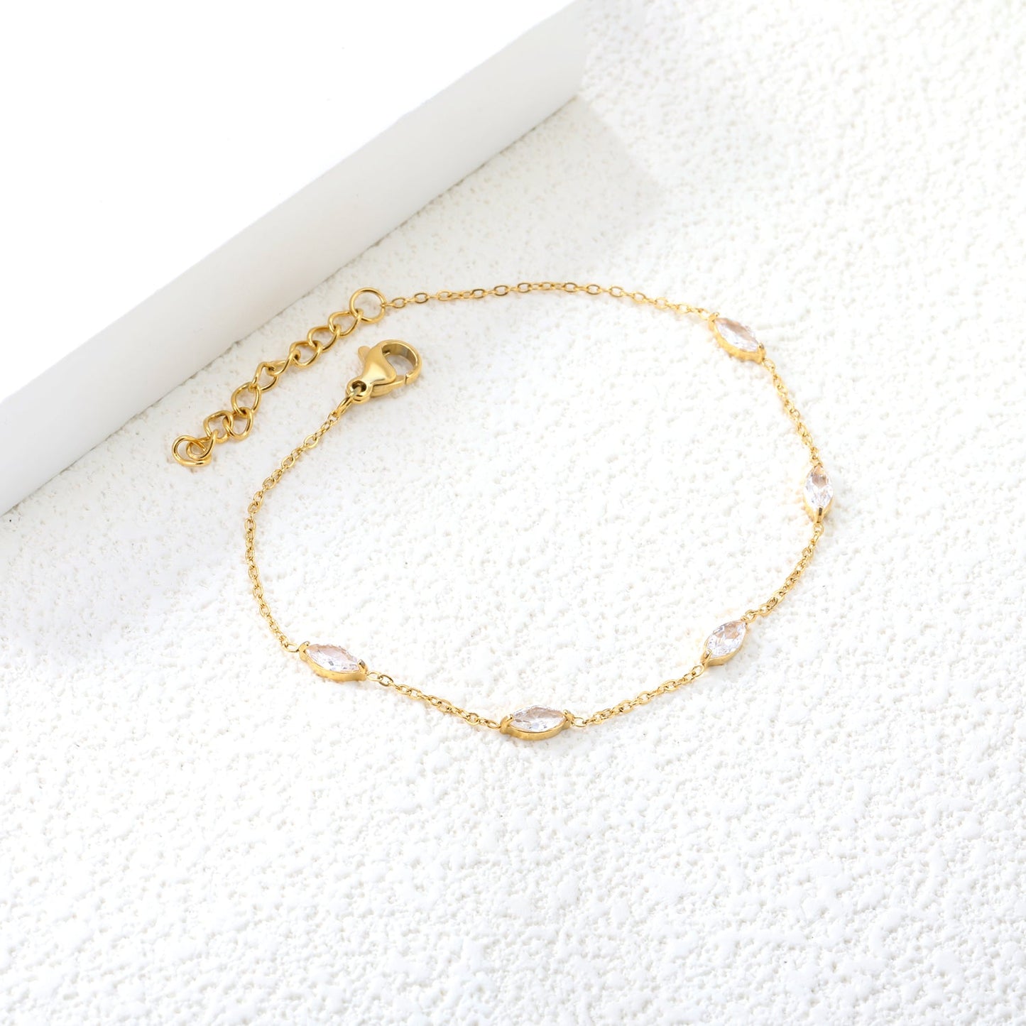 3.3*7.3mm Horse Eye White Zirconium Accessories 0.3 Cross Chain*18+3cm+6mm Round Plaque Bracelet Golden