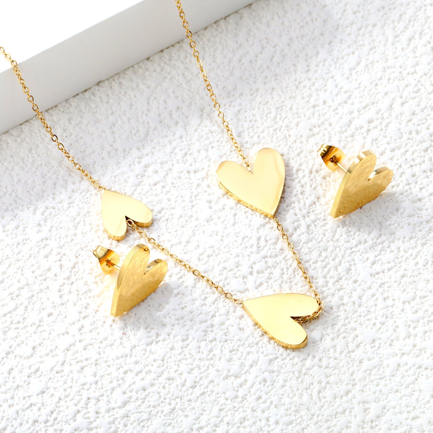Peach heart set Gold-colored earrings:1.2*12*15mm Pendant:10*12+12*15+13*17mm 0.3 Cross chain*40+5cm+6mm round plaque