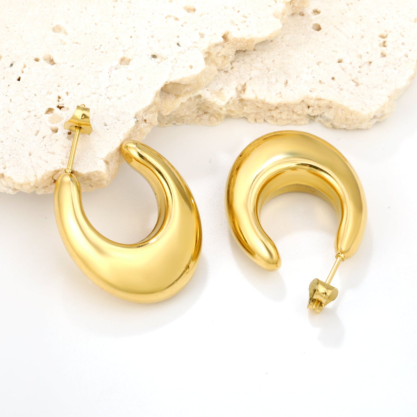 Hollow fat U-shaped earrings 22*25mm gold color