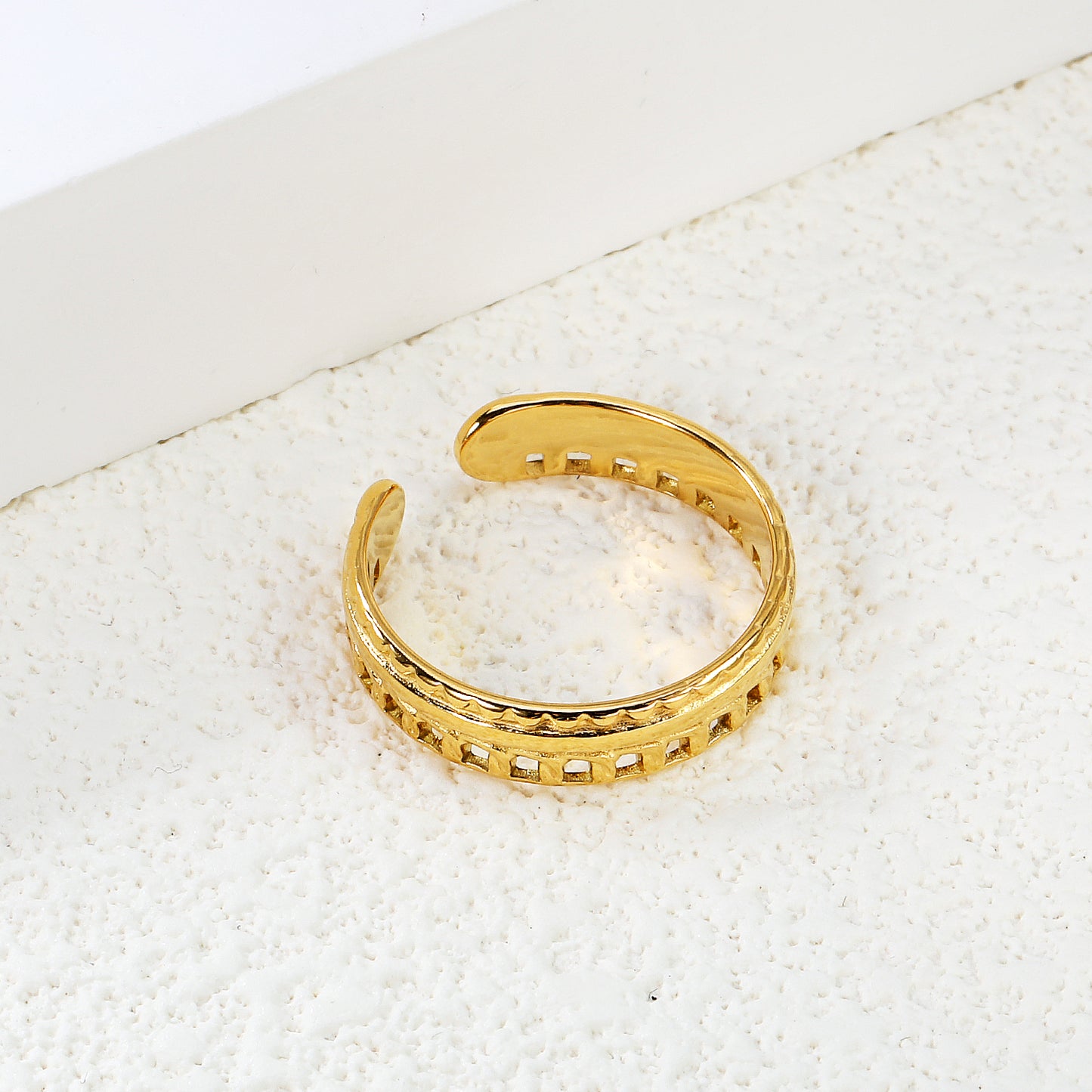 5.3mm Hot-Selling 18K Gold Plated Ear Cuff Cross Earrings for Women
