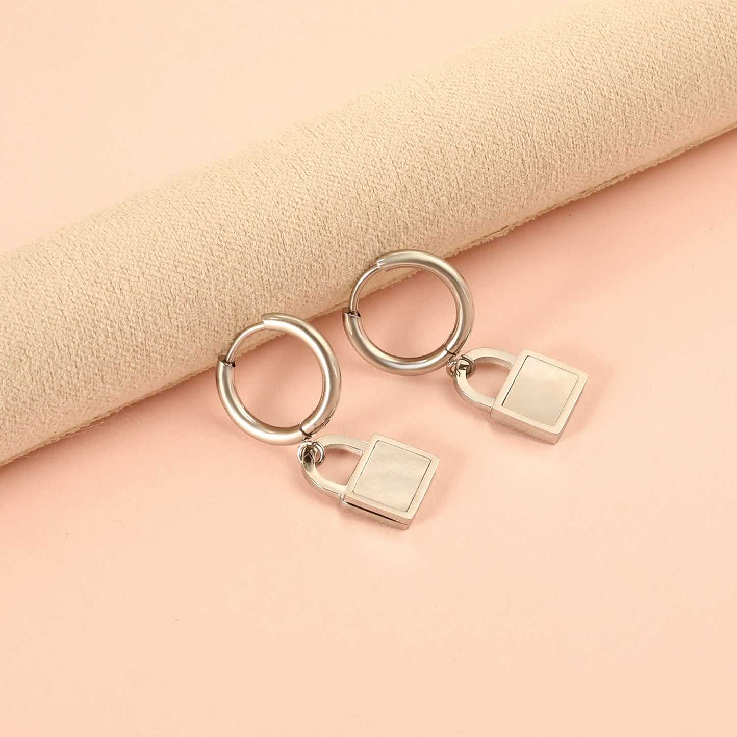 2024 New Year's Fashion Locking White Shell Earrings