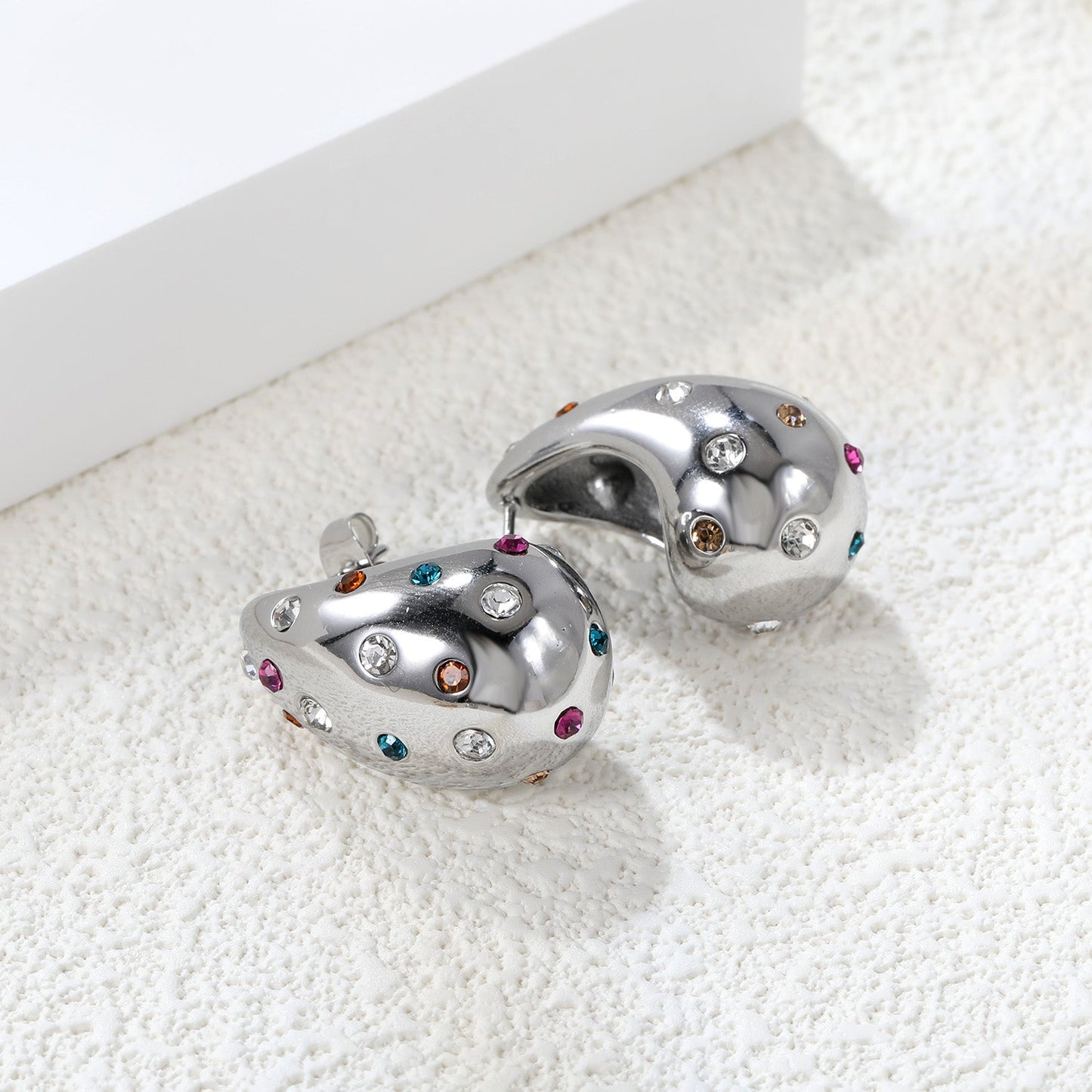 Teardrop Hollow with White Diamonds Earrings 16.2*26mm