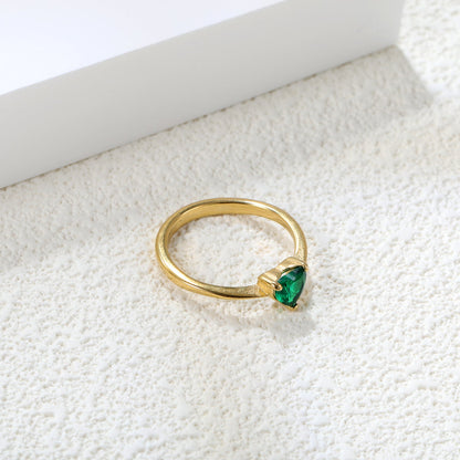 Green diamond heart shaped three claw ring