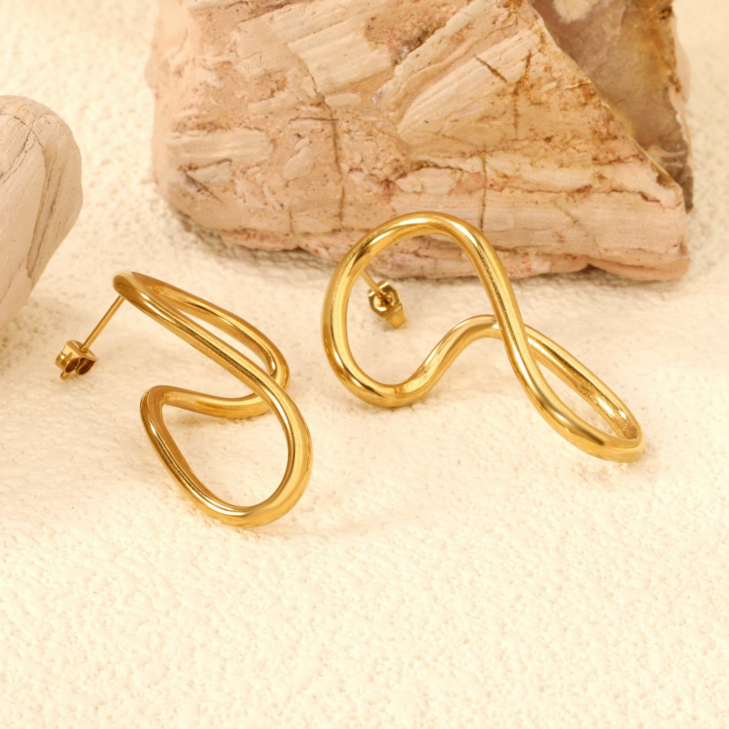 Shaped hoop earrings 2.8*W21.4*H37mm