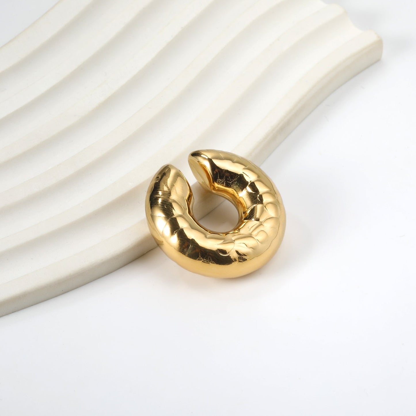 C-shaped Convex Ear Clip 30mm