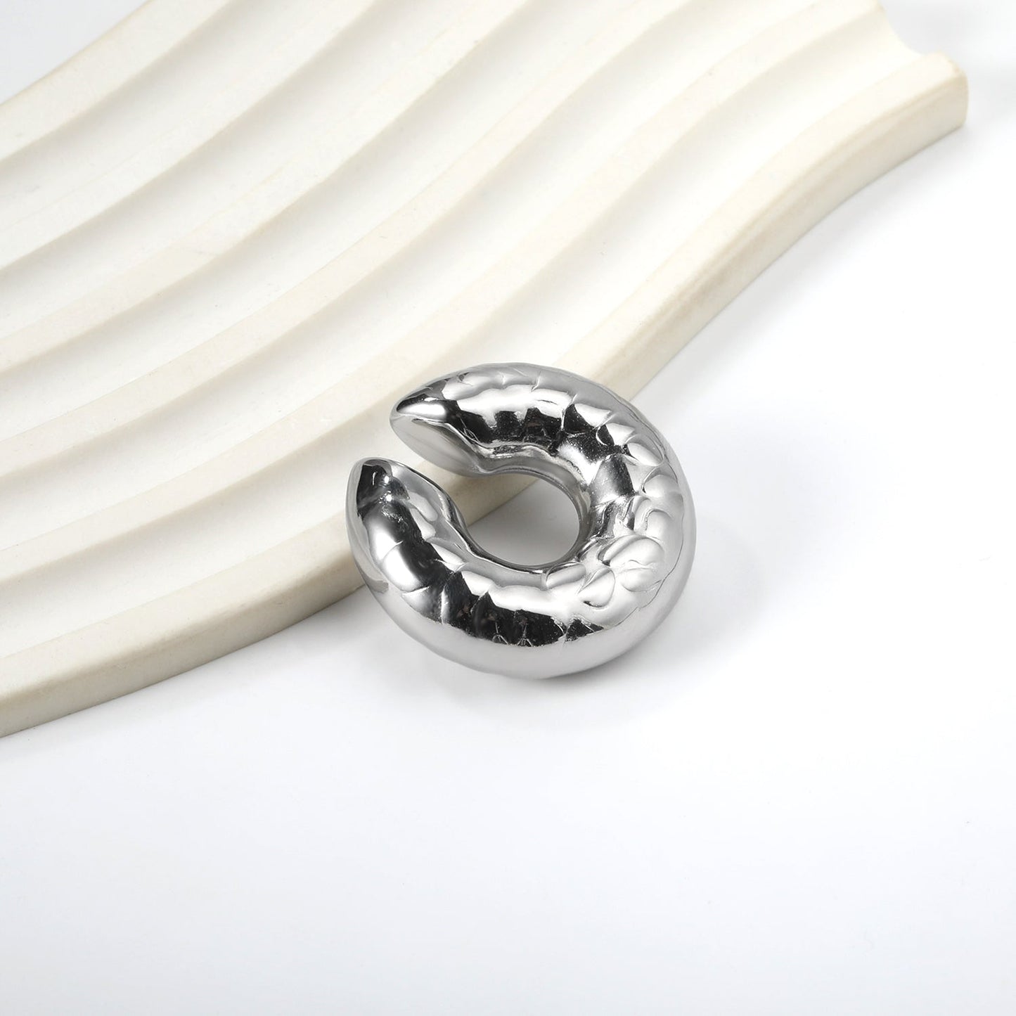 C-shaped Convex Ear Clip 30mm