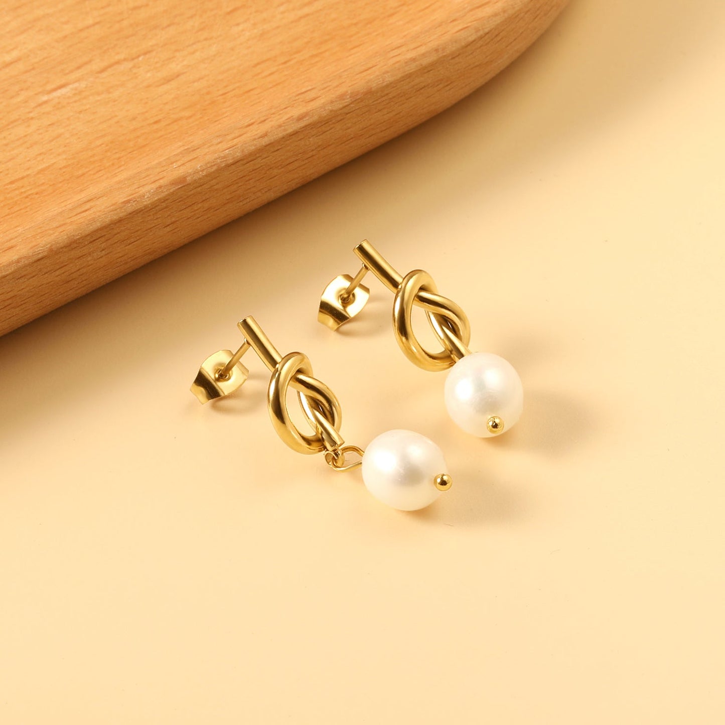 2024 Spring Rope Knot with White Pearls 8*9.4mm Earrings