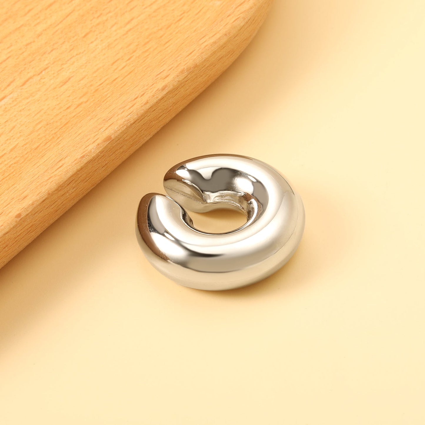 C-shaped ear clip 30mm