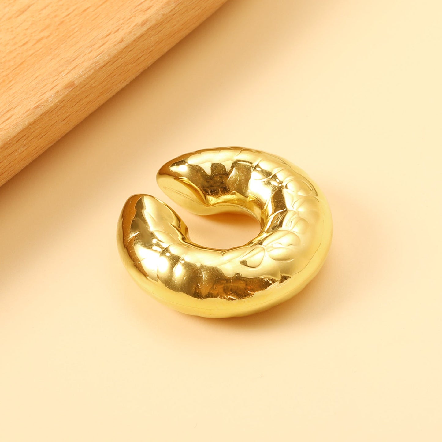 C-shaped Convex Ear Clip 30mm