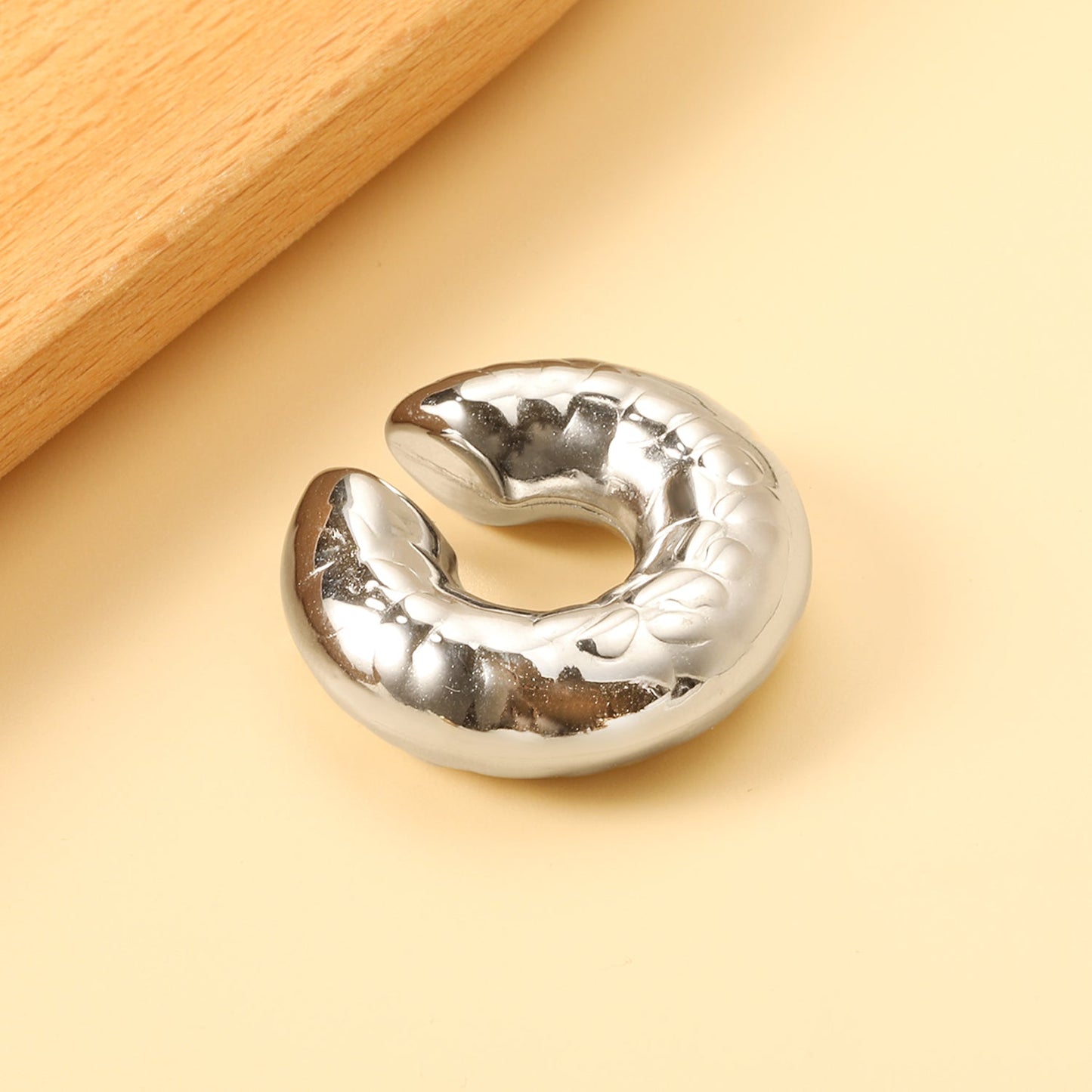 C-shaped Convex Ear Clip 30mm