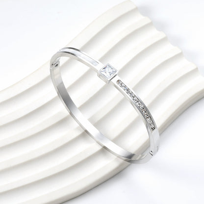 Bracelet combining two rectangular shells & diamond-set surfaces