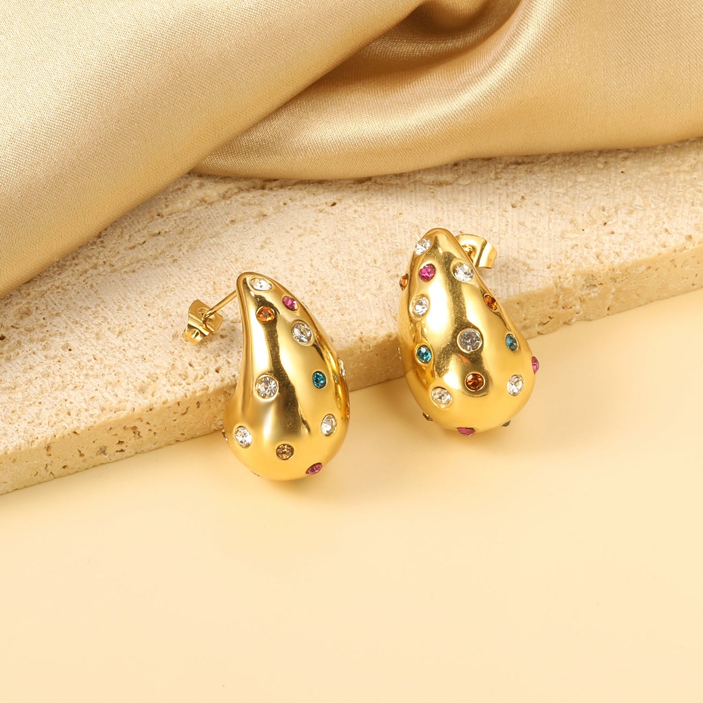 Teardrop Hollow with White Diamonds Earrings 16.2*26mm