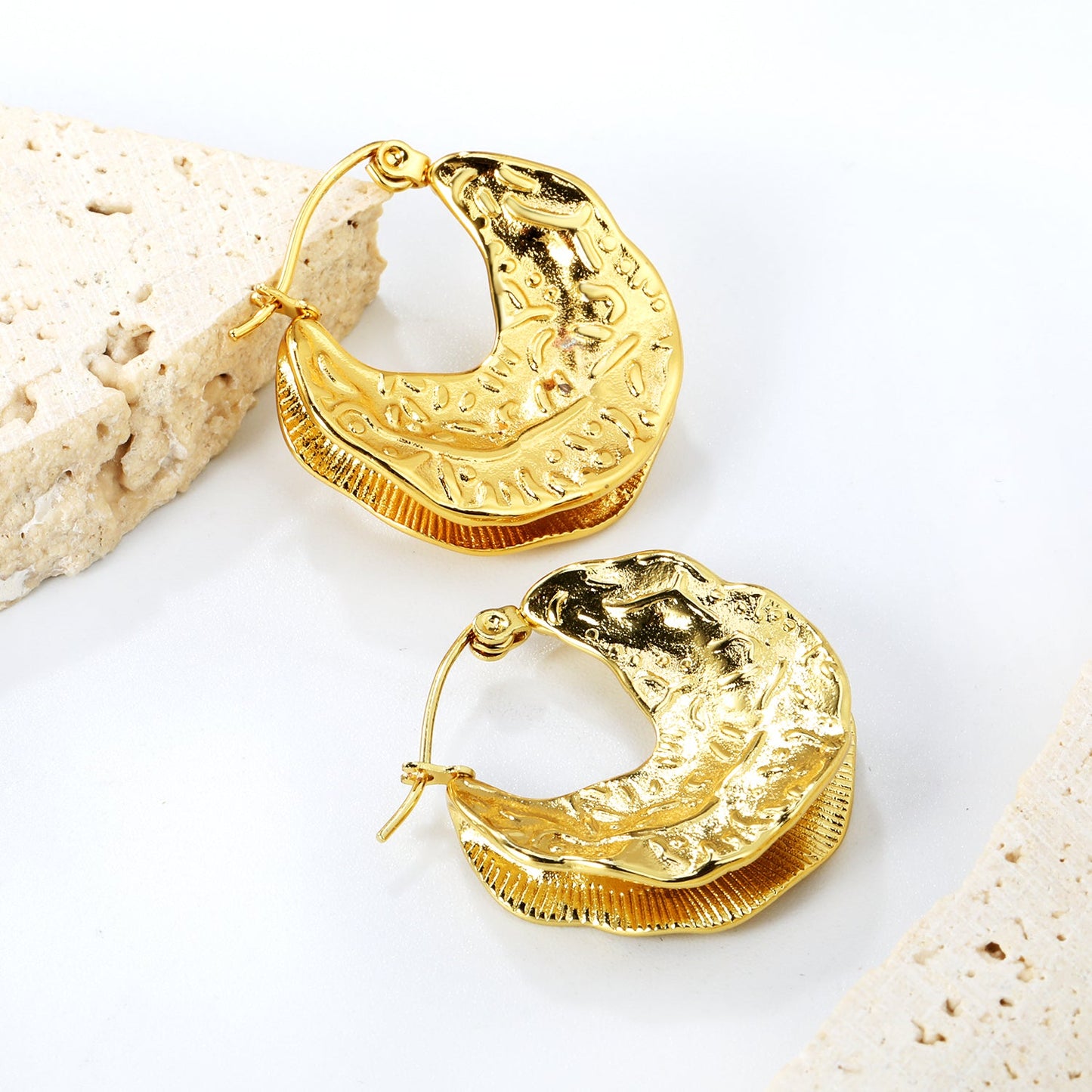 6.3*26mm cast maple leaf earrings gold color