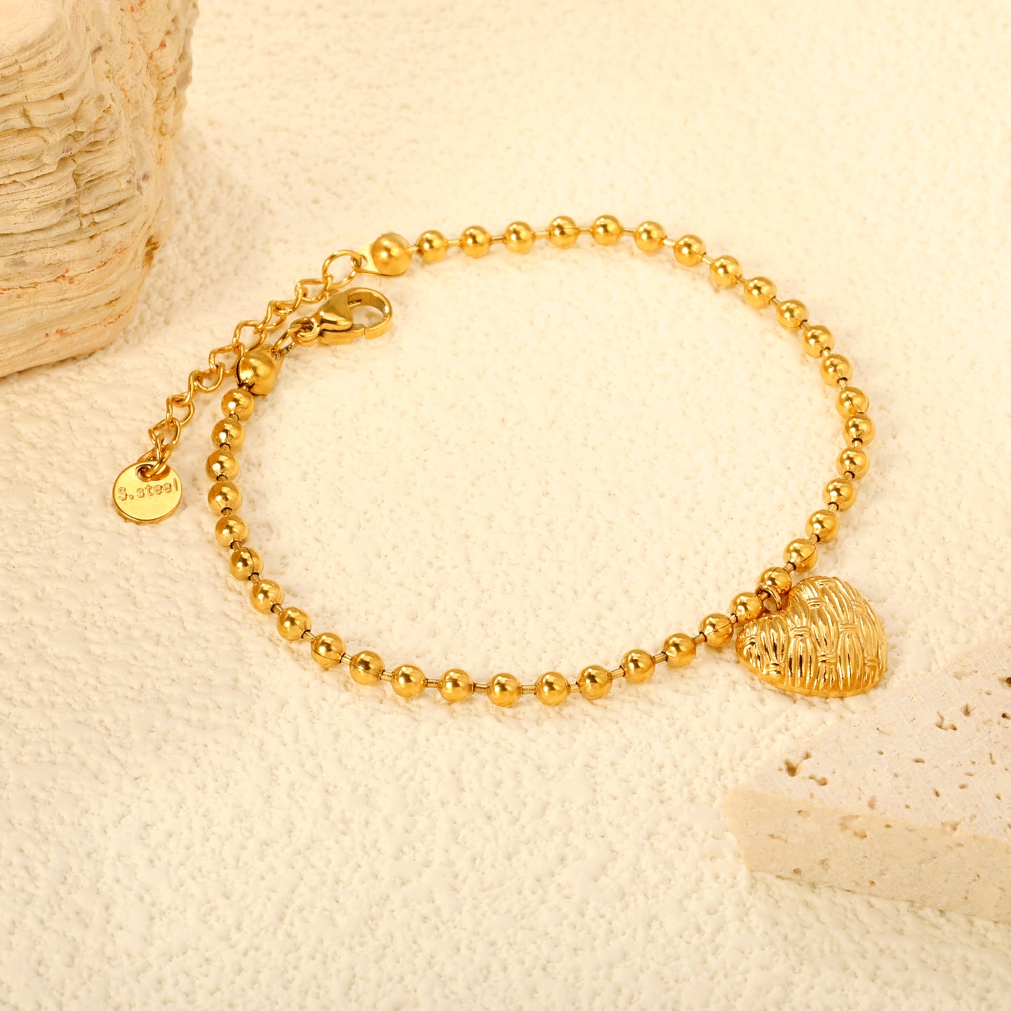 Stainless Steel Bracelet with Heart-shaped Accessories, Waterproof, Hypoallergenic & PVD Plated