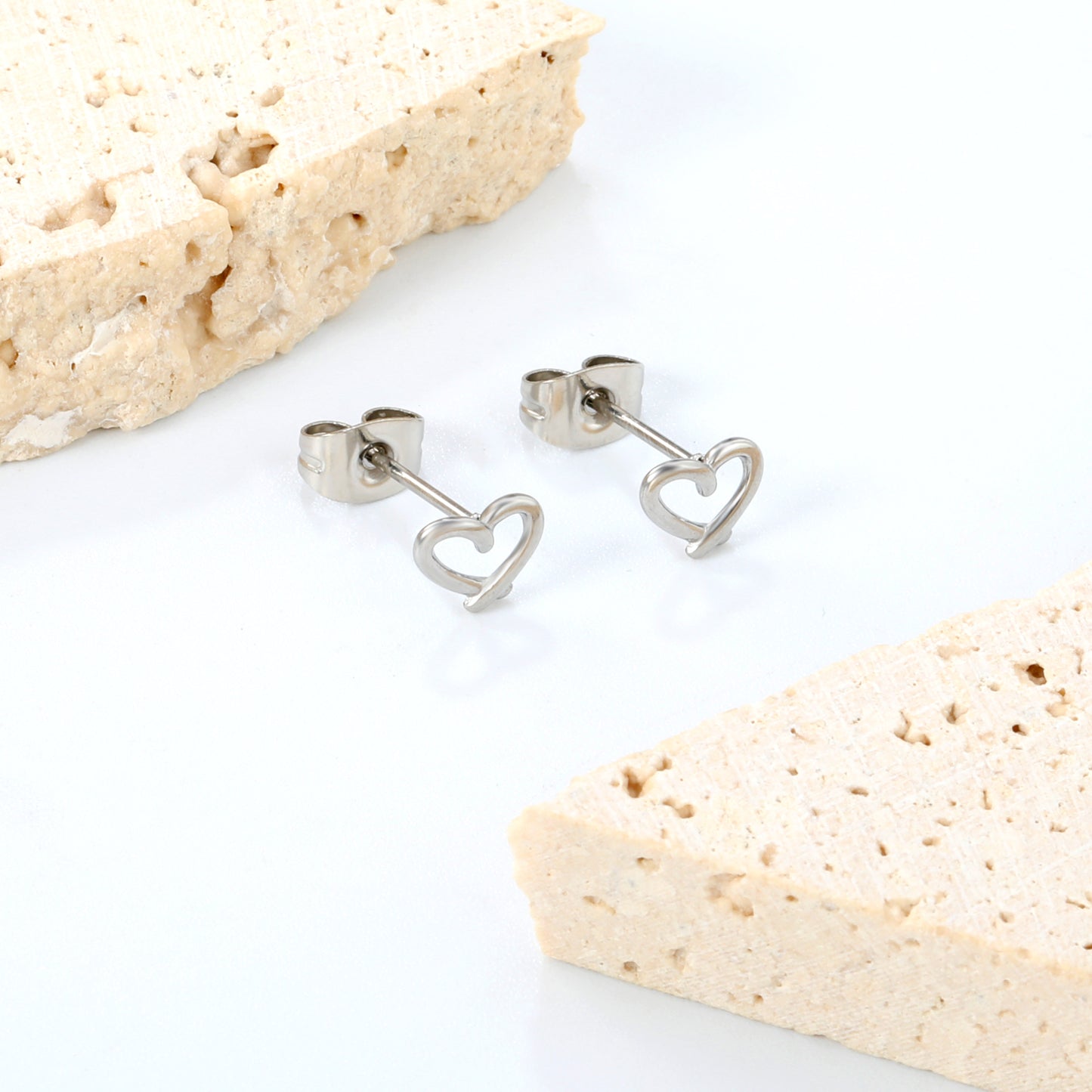 7*6mm PVD 18k Gold/Steel Stainless Stud Earring Hypoallergenic Love Shape