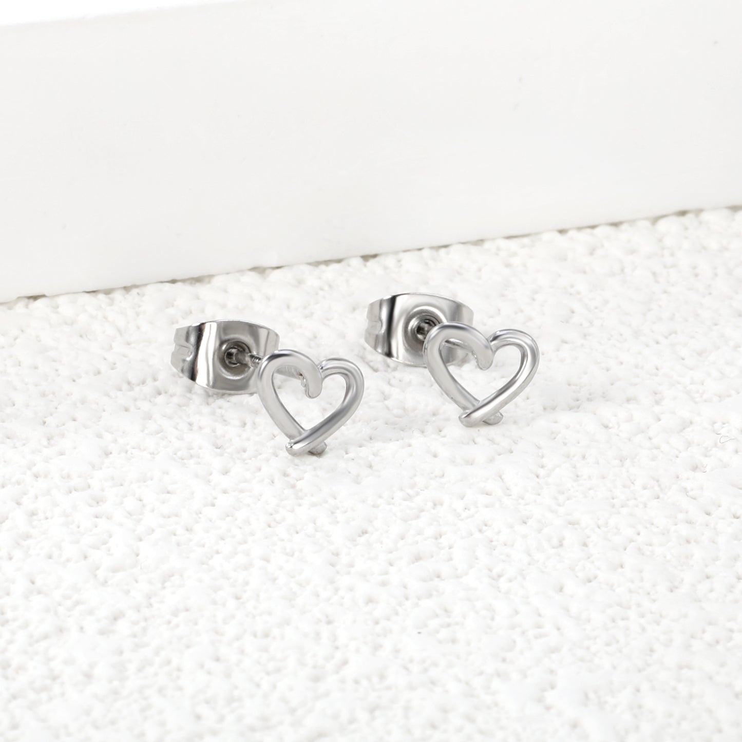 7*6mm PVD 18k Gold/Steel Stainless Stud Earring Hypoallergenic Love Shape