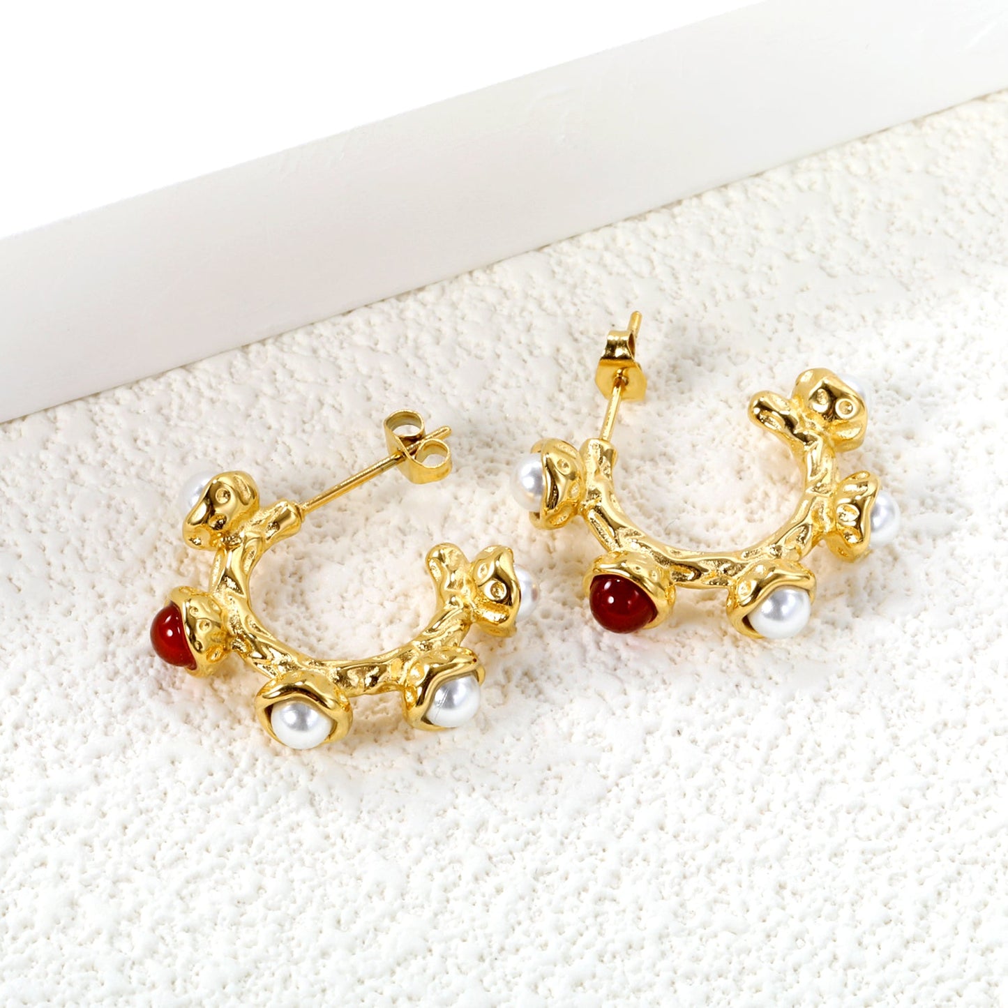 Half Round with 1pc 4mm Red Zircon + 4pcs 4mm White Pearls earring clips Thick2.4*High24.4mm Gold color