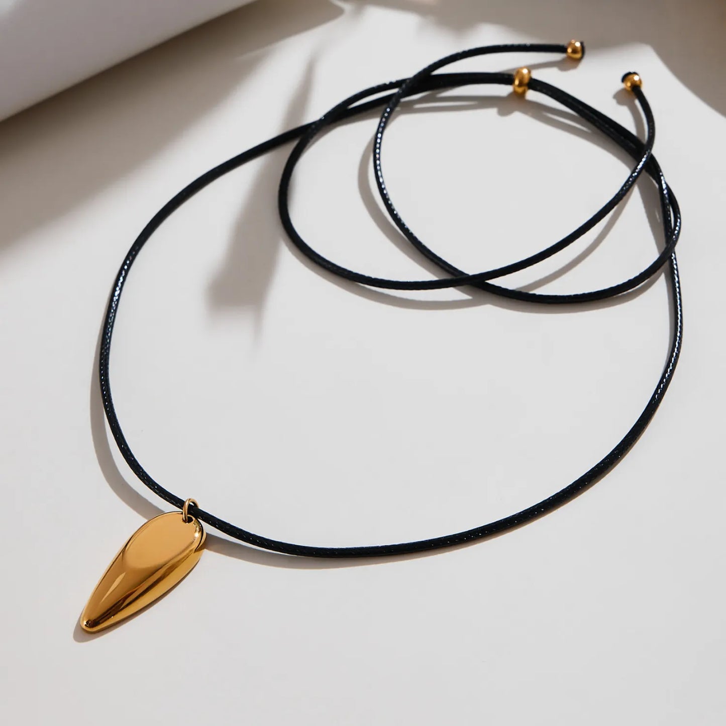 Wholesale Teardrop Pendant Leather Necklace (Gold/Silver) | 90cm Adjustable Cord | 15x35mm Sculpted Drop | MOQ 12