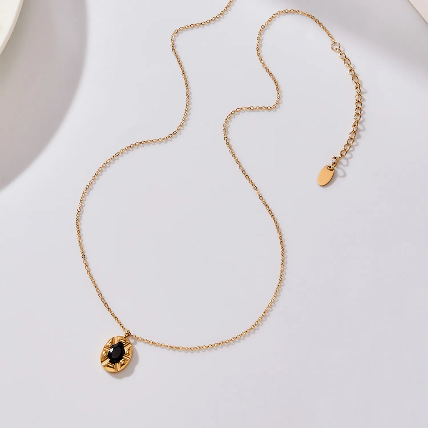 18K Gold Oval Gem Pendant Necklace | 40+5cm Adjustable Chain | 10.4x13.2mm Black Stone Accent | Wholesale Bulk (MOQ 12)