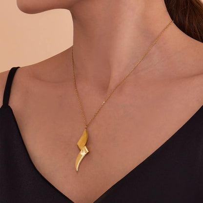 Wholesale Sculptural Twisted Wave Pendant Necklace (Gold/Two-Tone) | 40+5cm Chain | 15x47mm Modern Silhouette | MOQ 12