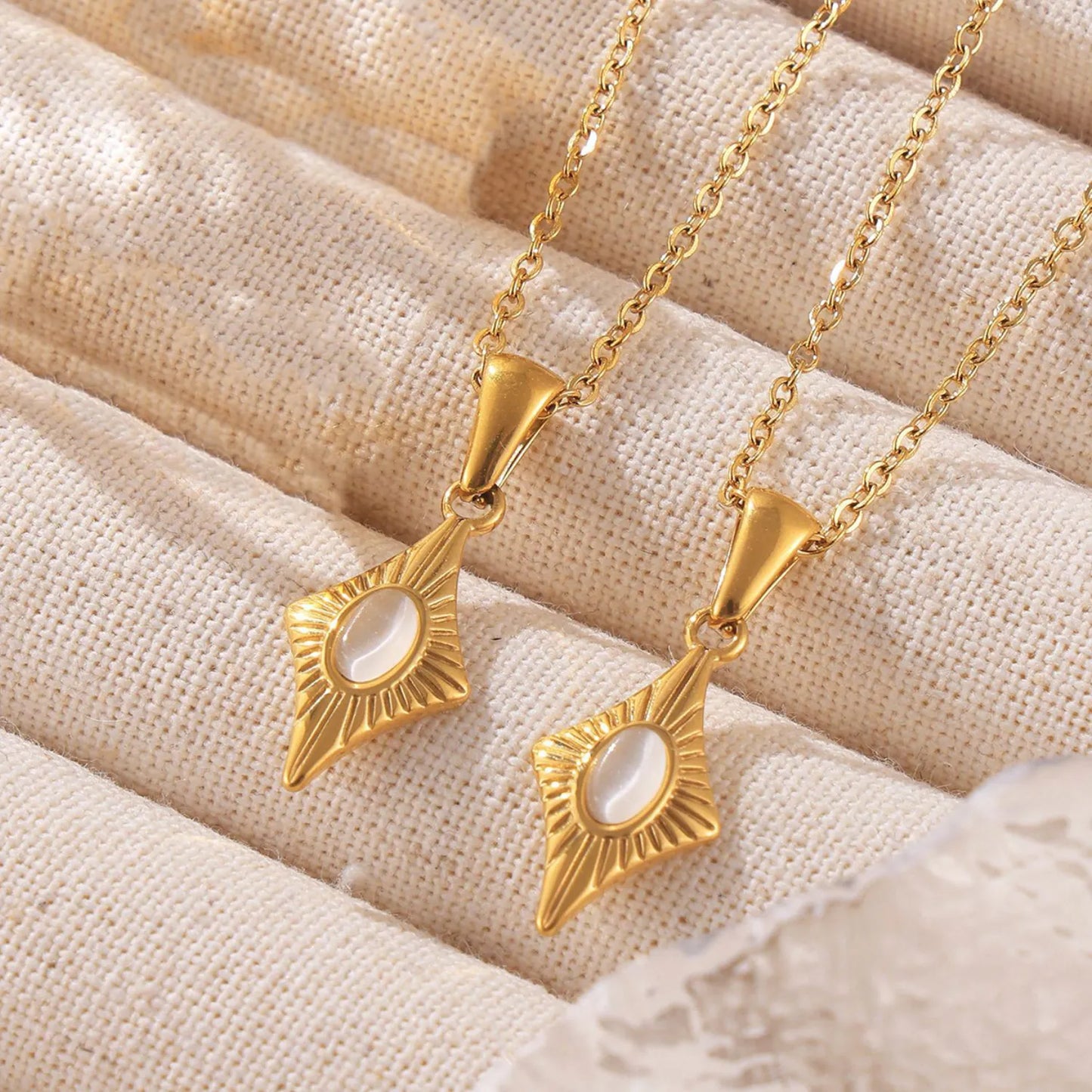 18K Gold Sunburst Star Pendant Necklace | 40+5cm Adjustable Chain | 9.6x19mm Pink Stone Accent | Wholesale (MOQ 12)