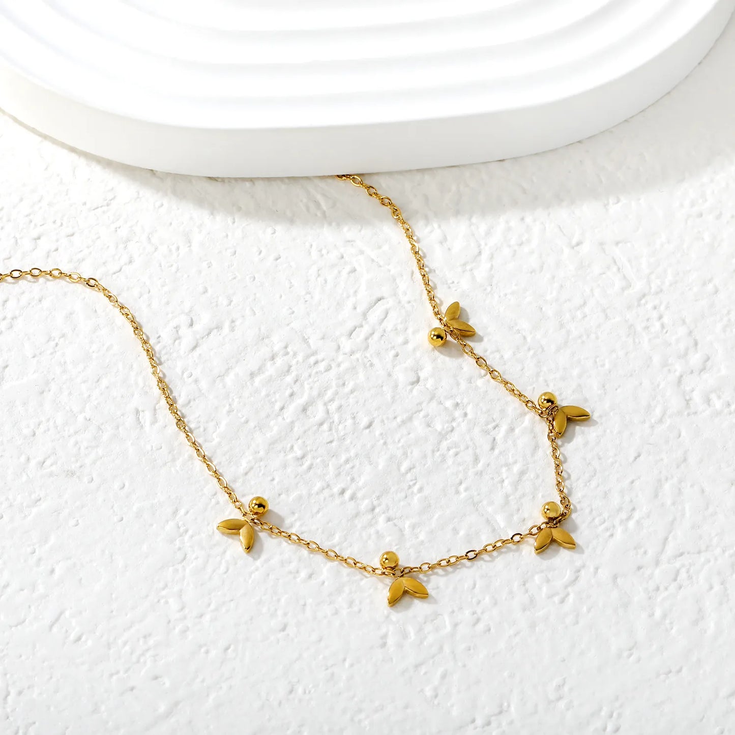 18K Gold Mini Fishtail Charm Necklace | 40+5cm Adjustable Chain | 5.2×6mm Fishtail Accents | Wholesale (MOQ 12)