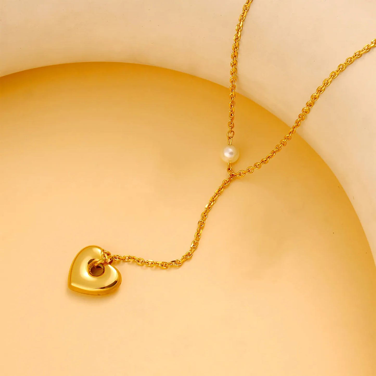 Wholesale Gold Heart & Pearl Lariat Necklace | 40+5cm Chain | 10cm Dangling Heart + 6mm Pearl Detail | MOQ 12