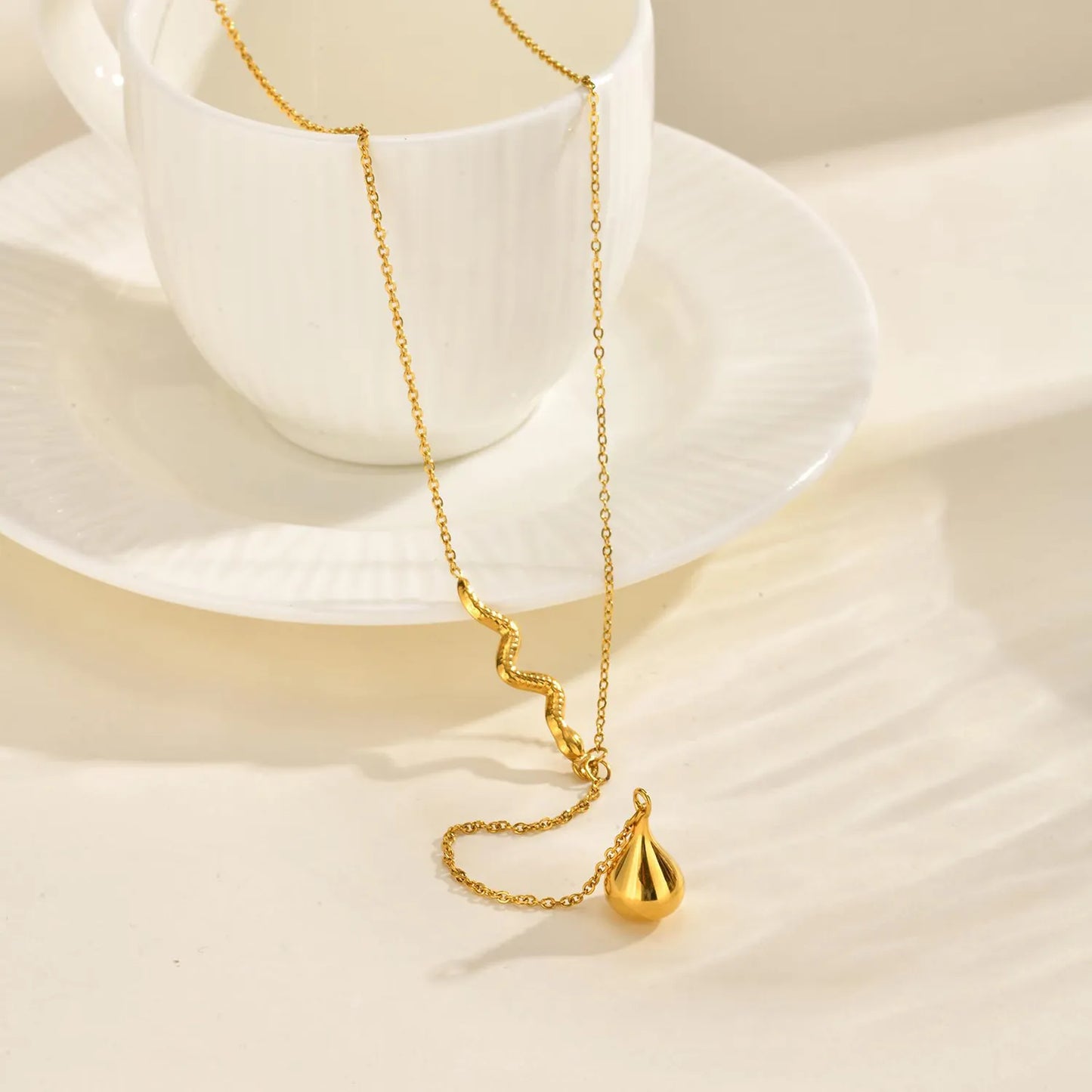18K Gold Snake & Teardrop Lariat Necklace | 45+5cm Adjustable Chain | 6.3x30mm Snake + 9.3x16.6mm Teardrop | Wholesale (MOQ 12)