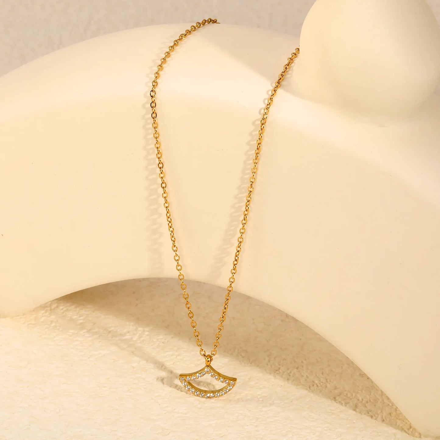 Adjustable Curved Fan Shape Pave CZ Pendant Necklace | Length 40+5cm | 18K Gold Plated Stainless Steel | Wholesale MOQ 12