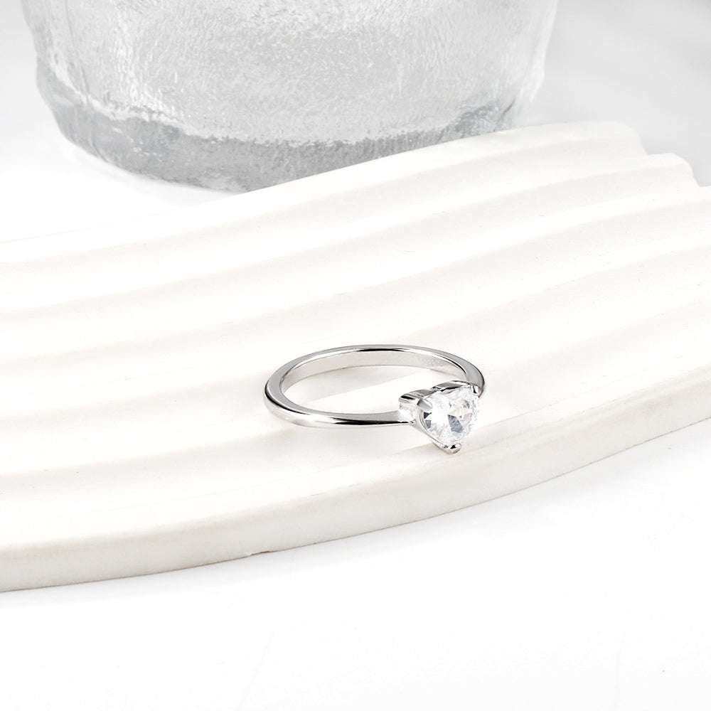 White diamond heart shaped three claw ring