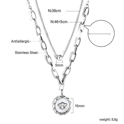Composite pendant necklace with white shells