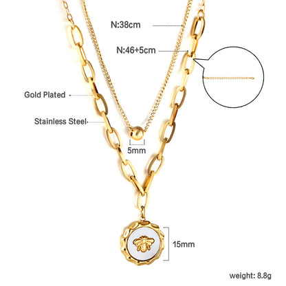 Composite pendant necklace with white shells