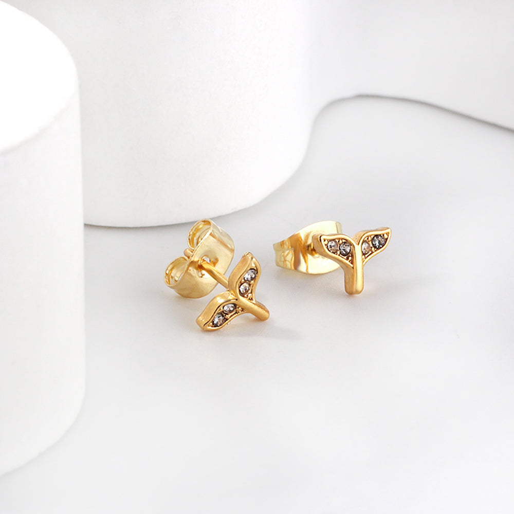 Gold fishtail cut earrings with diamonds