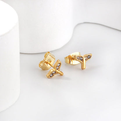 Gold fishtail cut earrings with diamonds