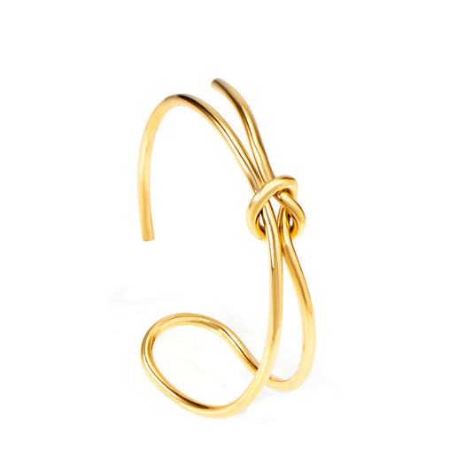 Hard bangle with minimalist clasp shape in gold color