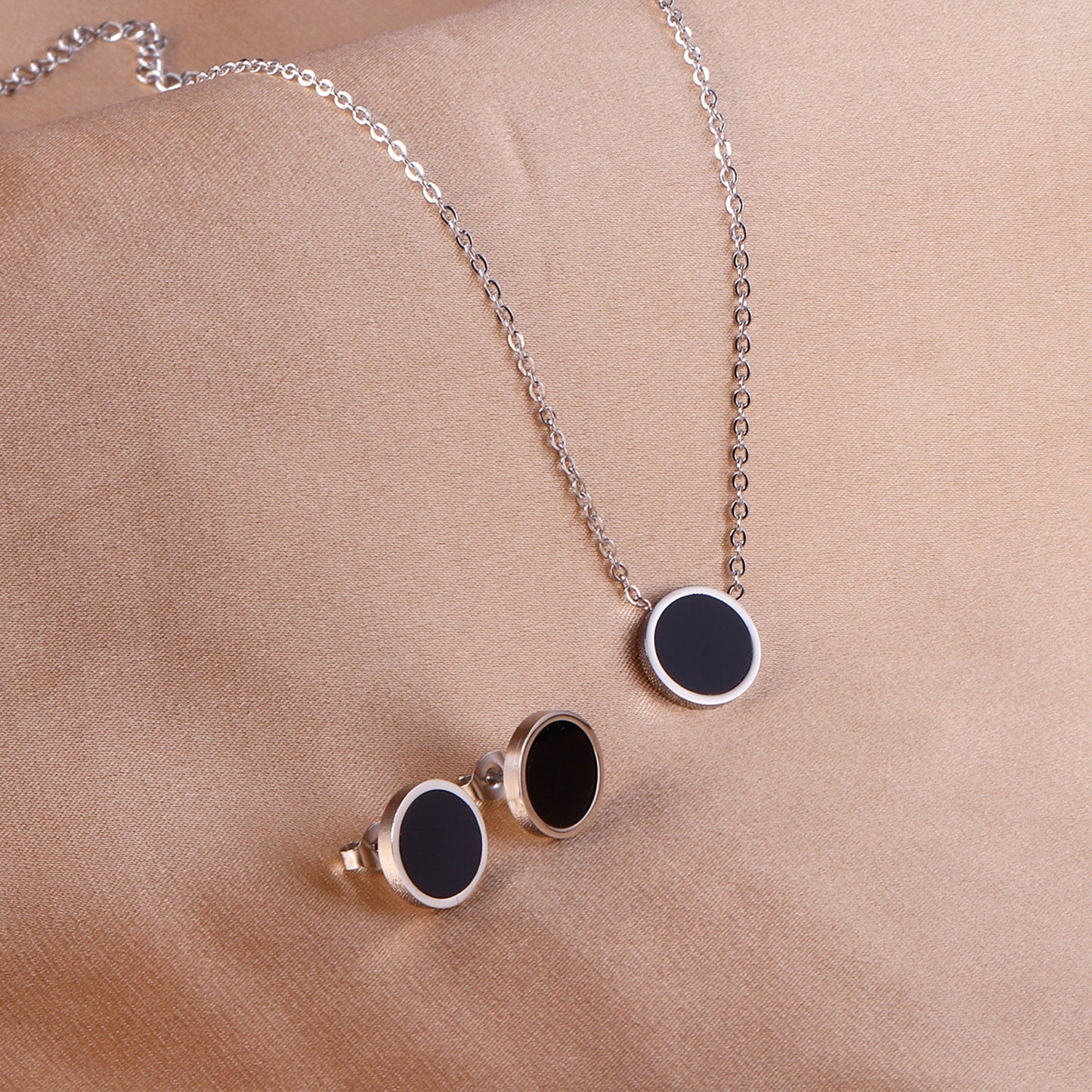 12mm Round Black Shell Set Steel/Gold