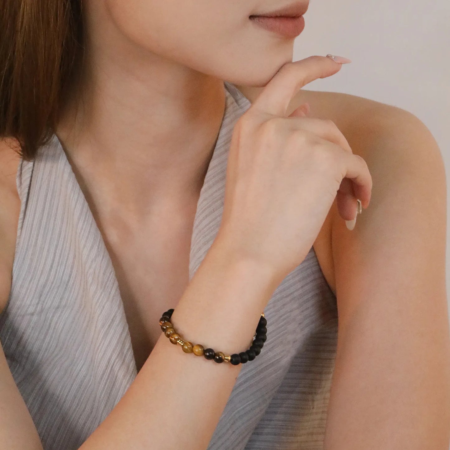 ✨ Wholesale Gold Amber Bead and Circle Charm Bracelet | 7mm Amber Glass Bead & 6mm Gold Coin Charm | 18+3cm Adjustable Surgical Steel Chain | Wholesale Boho Jewelry